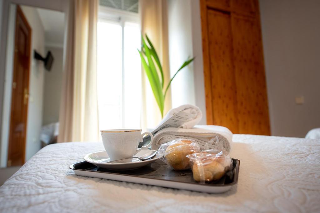 Postel nebo postele na pokoji v ubytování Hostal La Muralla
