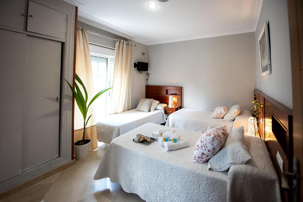 Postel nebo postele na pokoji v ubytování Hostal La Muralla