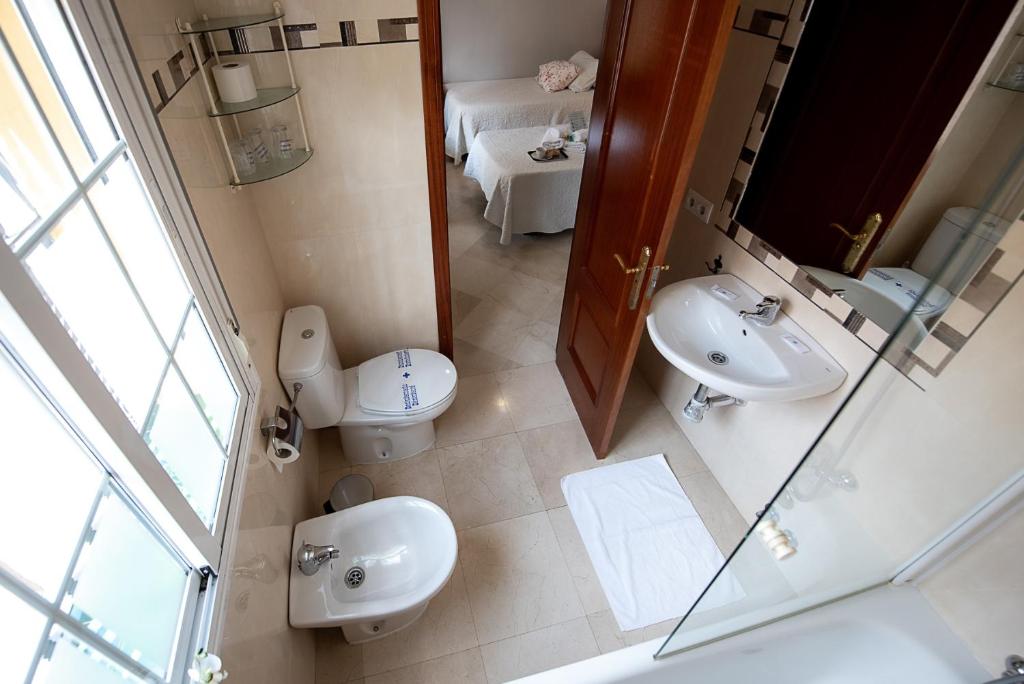 Koupelna v ubytování Hostal La Muralla
