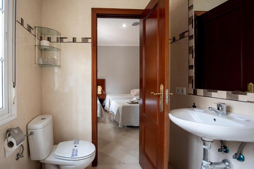Koupelna v ubytování Hostal La Muralla