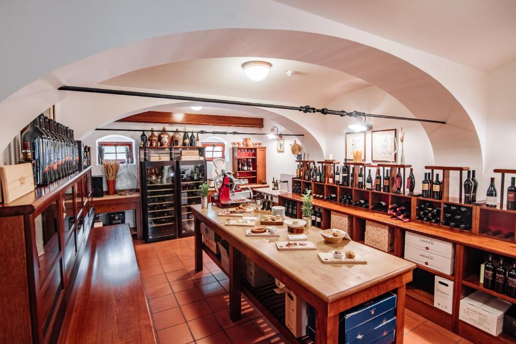 Nápoje v ubytování Hotel Dvor Jezersek Brnik