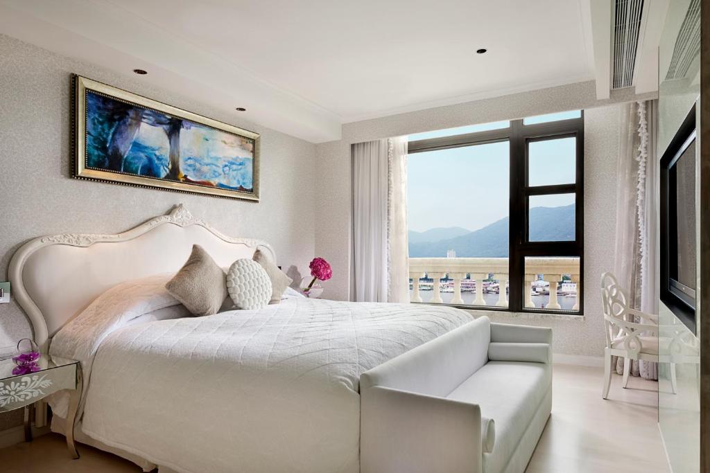 Postel nebo postele na pokoji v ubytování Sofitel Macau At Ponte 16