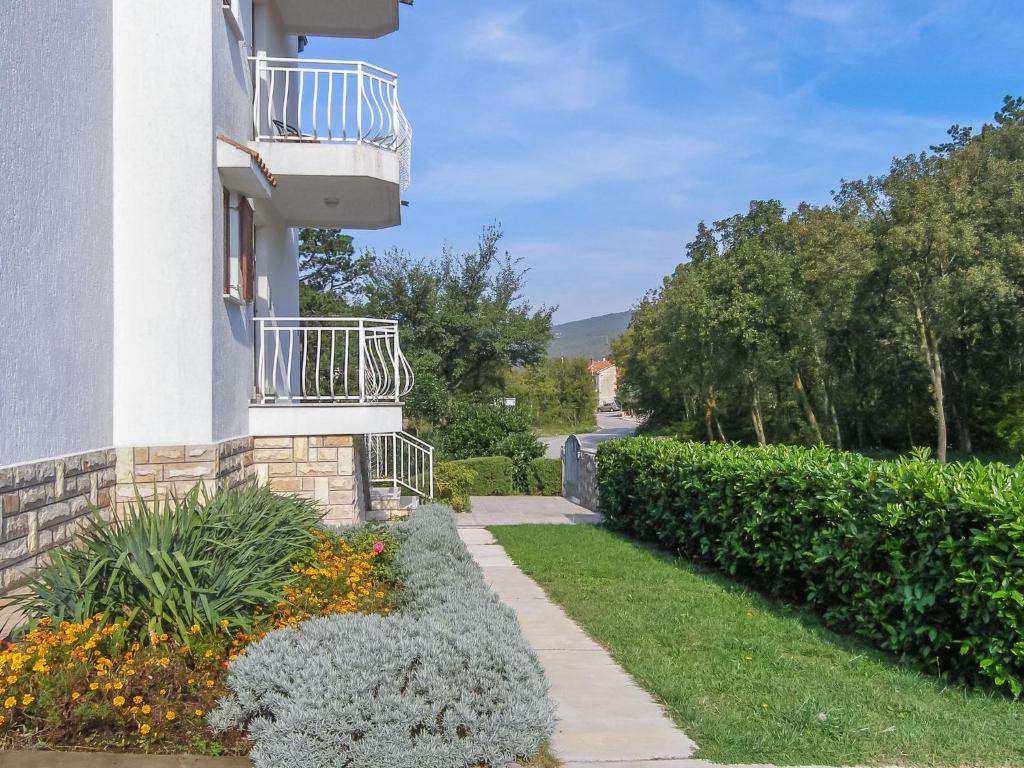 Vonkajšia záhrada v ubytovaní Apartment Fuma-1 by Interhome