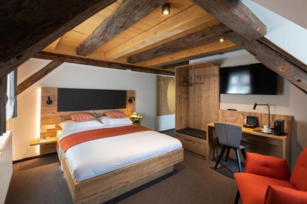 TV a/nebo společenská místnost v ubytování Aston‘s Hotel