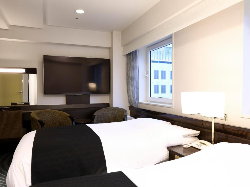 Postel nebo postele na pokoji v ubytování APA Hotel Akasaka Mitsuke