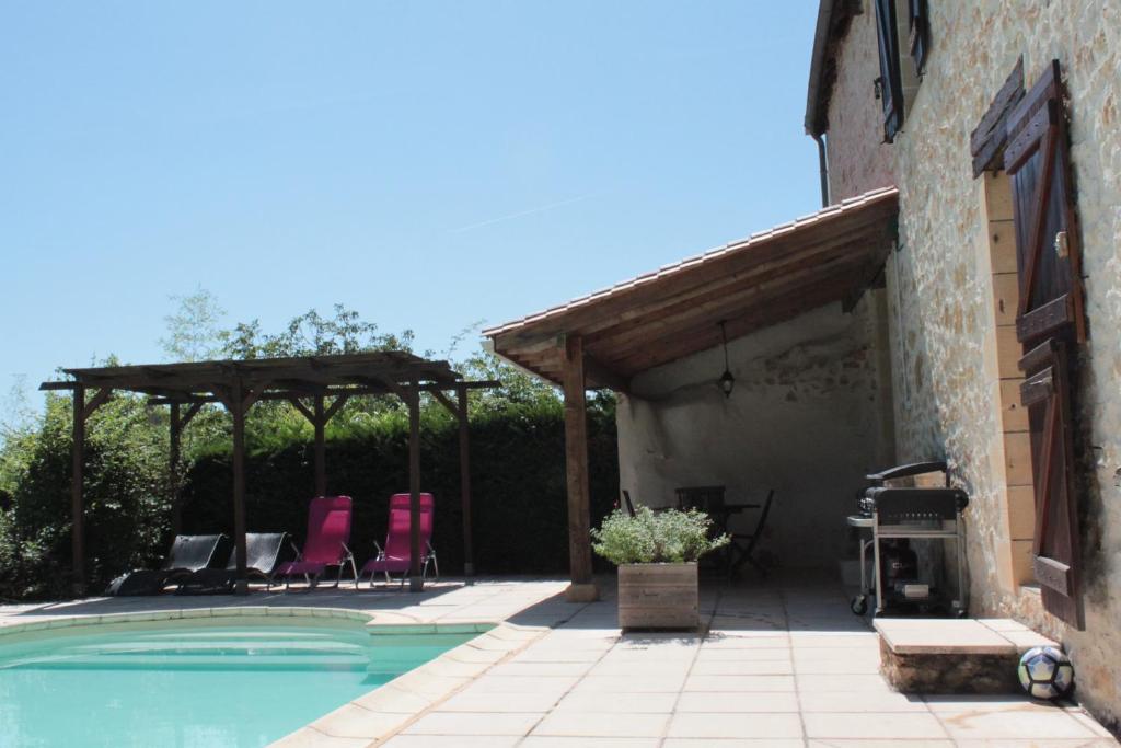 a backyard with a swimming pool and a pavilion at La Maison de Lassagne in Saint-André-dʼAllas