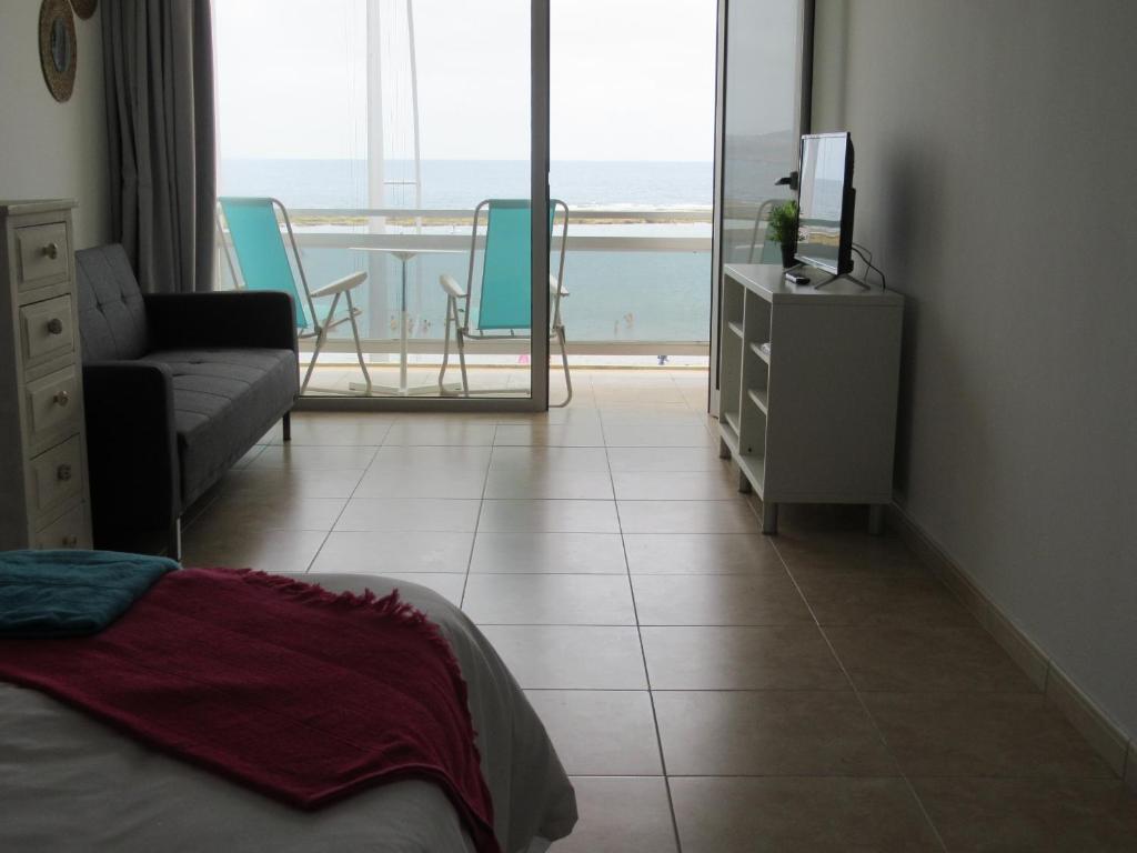 Posteľ alebo postele v izbe v ubytovaní Vivelorural Canteras 208 beach front with wifi