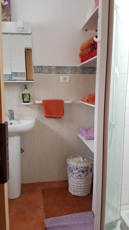 Kúpeľňa v ubytovaní Vivelorural Ático y terraza en El Risco de Agaete