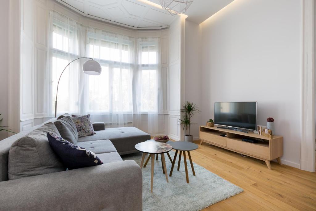 Designer Dream Home In The Center w 2BR/2Bath 1061 Budapest, 34 Király utca kép - 1