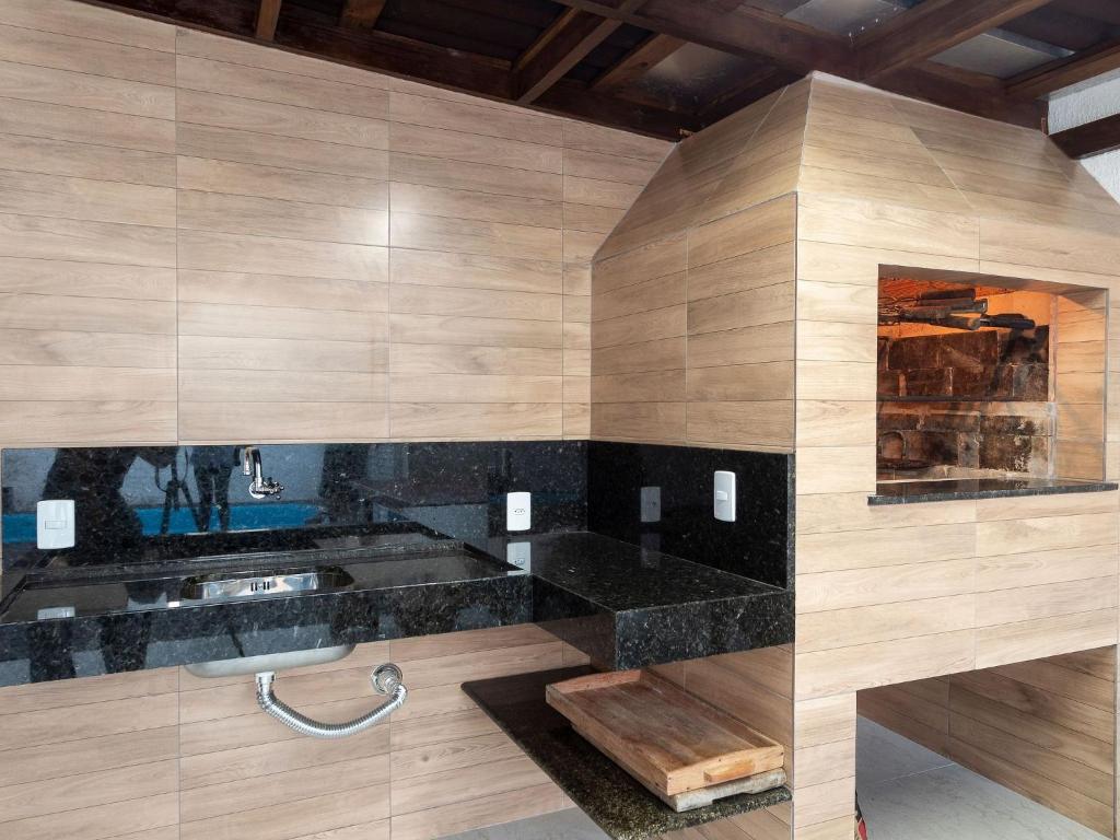  Aluguel Casa 4 quartos s/ 1 suíte Piscina Bombas/SC