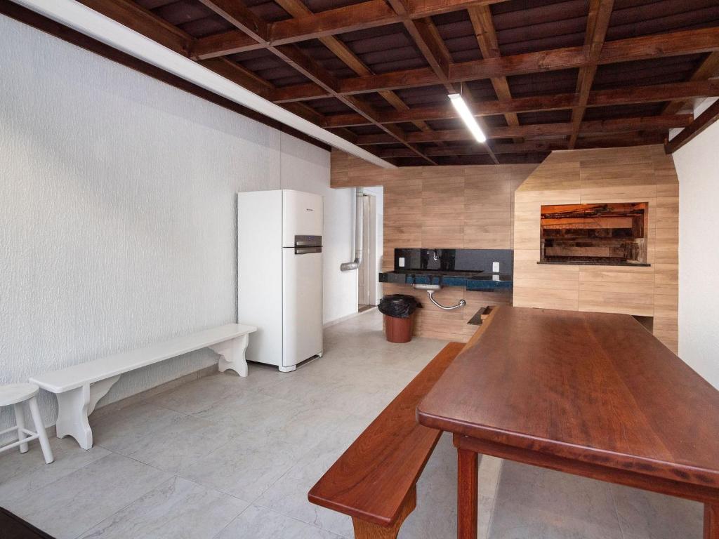  Aluguel Casa 4 quartos s/ 1 suíte Piscina Bombas/SC