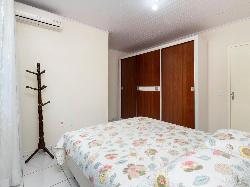  Aluguel Casa 4 quartos s/ 1 suíte Piscina Bombas/SC