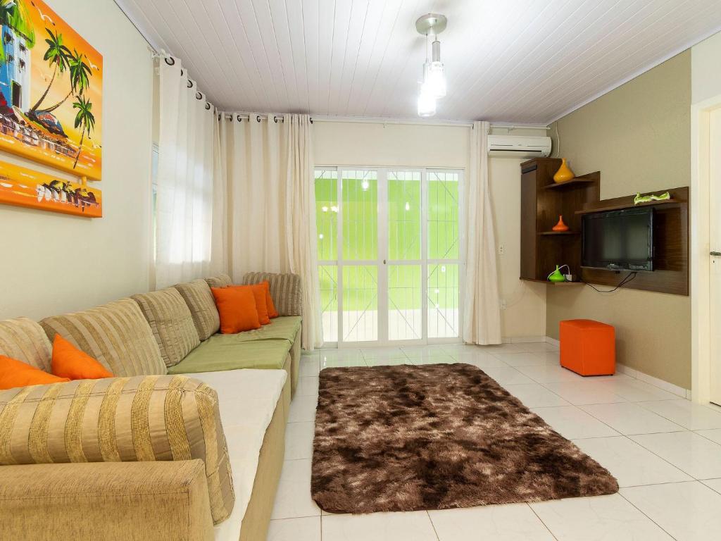  Aluguel Casa 4 quartos s/ 1 suíte Piscina Bombas/SC