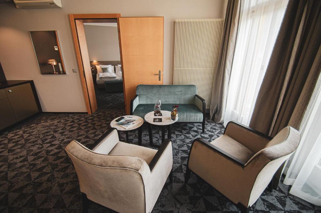 Istumisnurk majutusasutuses GLANDON Rooms Elite