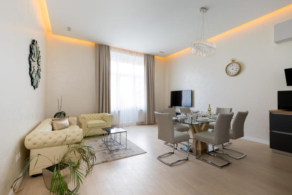 Grand Designer Dream Home in The Center w 3BR/3Bath 1061 Budapest, 34 Király utca kép - 1