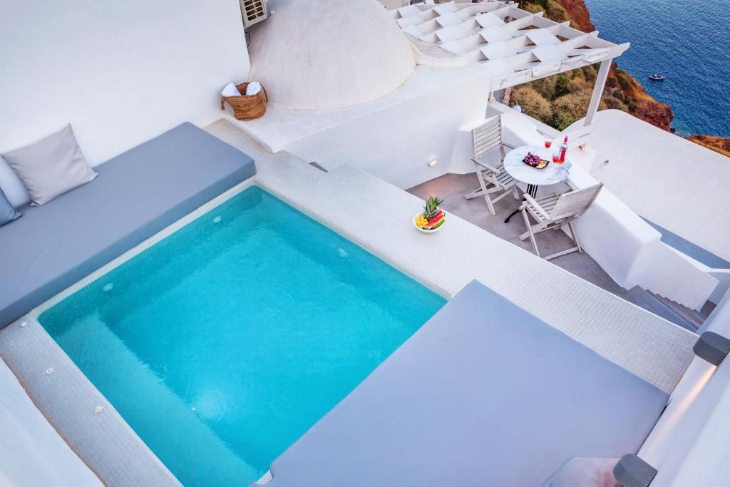 Bazén v ubytování Diamond Luxury Suites Collection nebo v jeho okolí