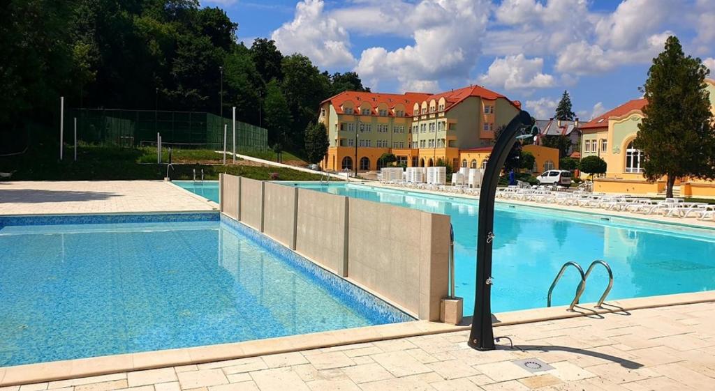a large swimming pool in front of a building at HELIOS in Ocna Sibiului