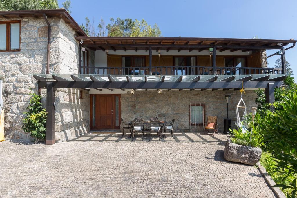 Boutique Country House w/ Pool by Host Wise - Maison De Quatre Chambres