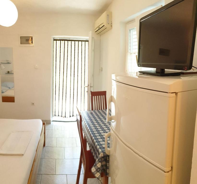 TV a/nebo společenská místnost v ubytování Apartments Andelic