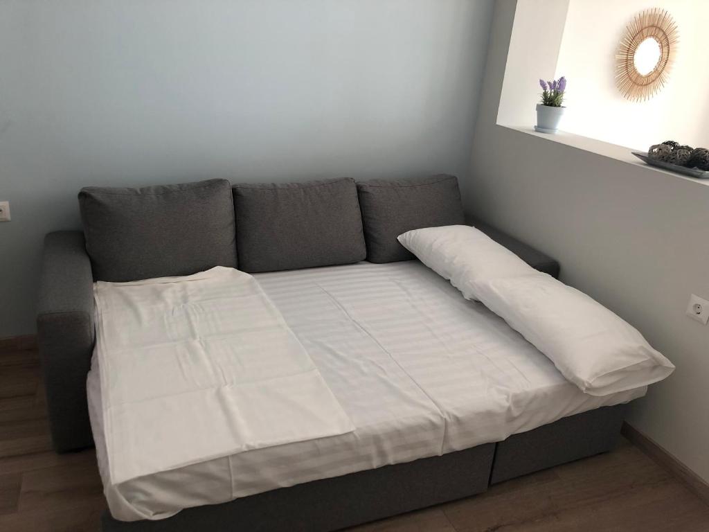 Postel nebo postele na pokoji v ubytování Lakones Deluxe Suites A