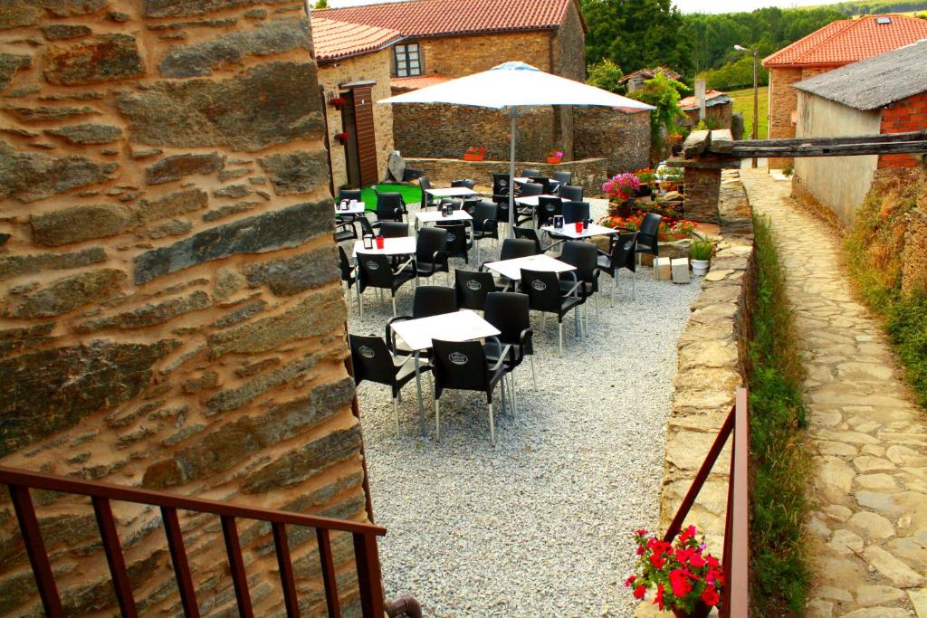 A restaurant or other place to eat at Casa do Horreo