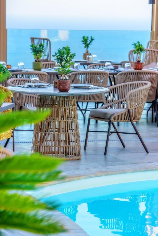 Bazén v ubytování Creta Blue Boutique Hotel nebo v jeho okolí