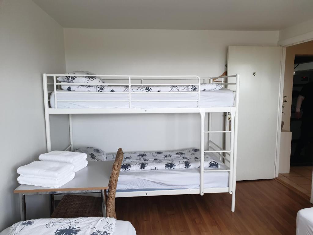 Postel nebo postele na pokoji v ubytování Hafnarnes