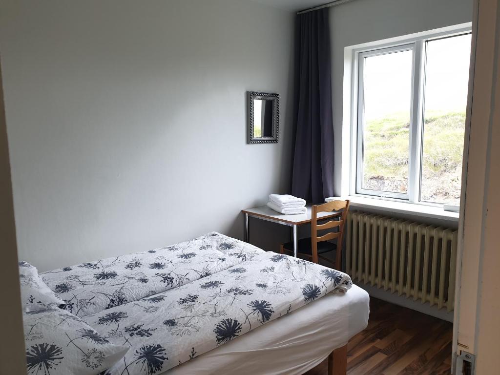 Postel nebo postele na pokoji v ubytování Hafnarnes