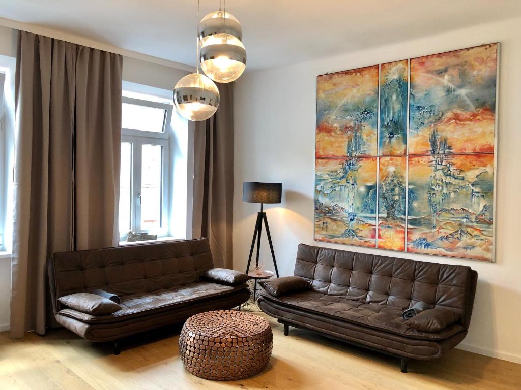 a living room with a couch and a large painting at Atelier Lomani in Vienna