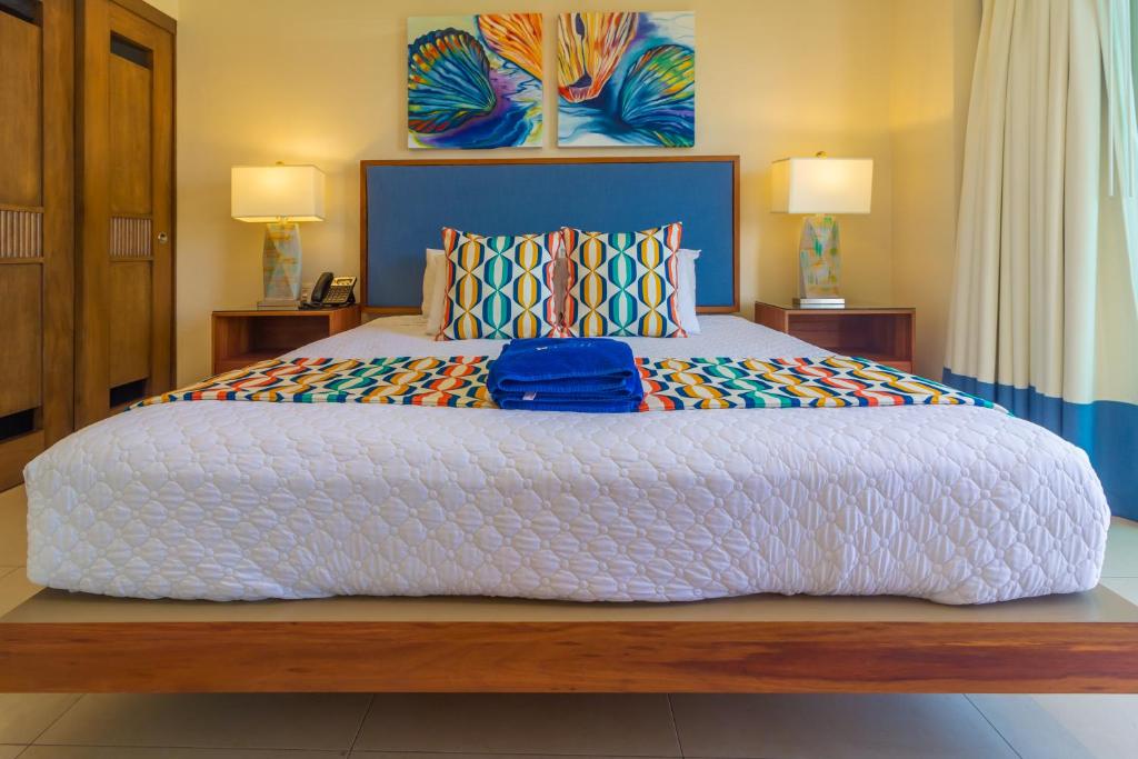 Postel nebo postele na pokoji v ubytování V Azul Vallarta - Luxury Vacation Rental Adults Only