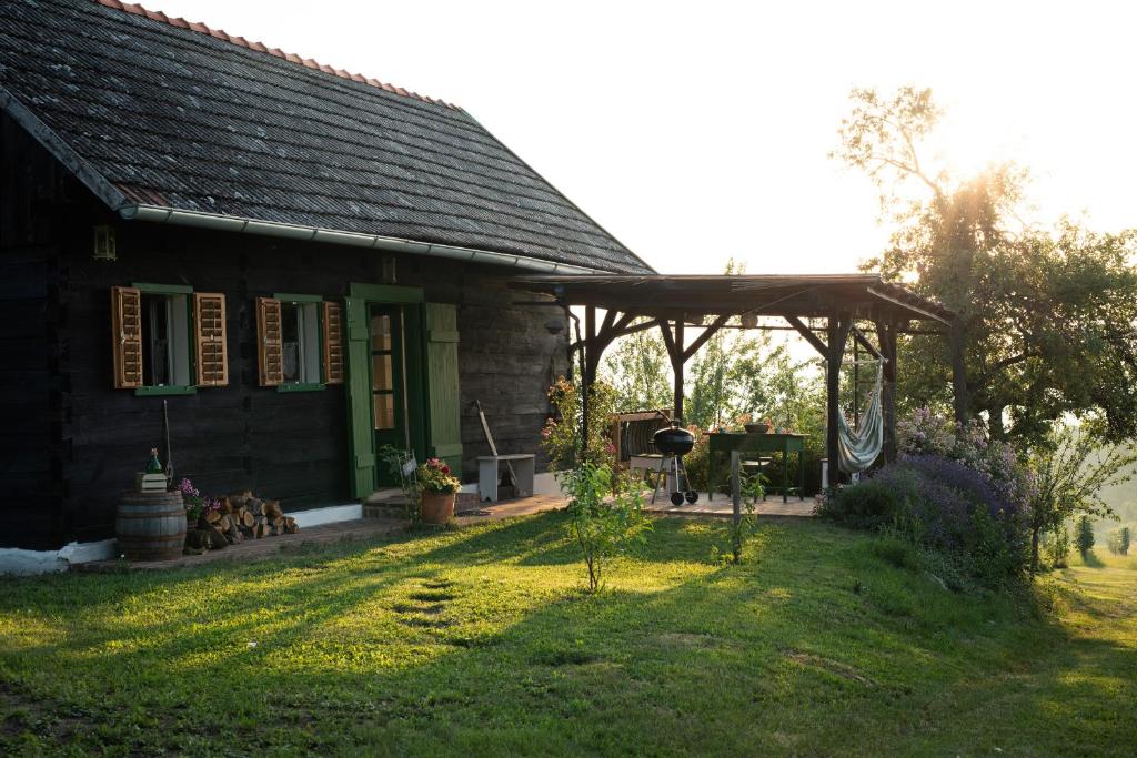 a house with a gazebo in the yard at Weingarten Lodge in Winten