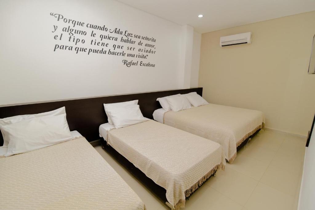 Postel nebo postele na pokoji v ubytování Hotel Maranata Valledupar