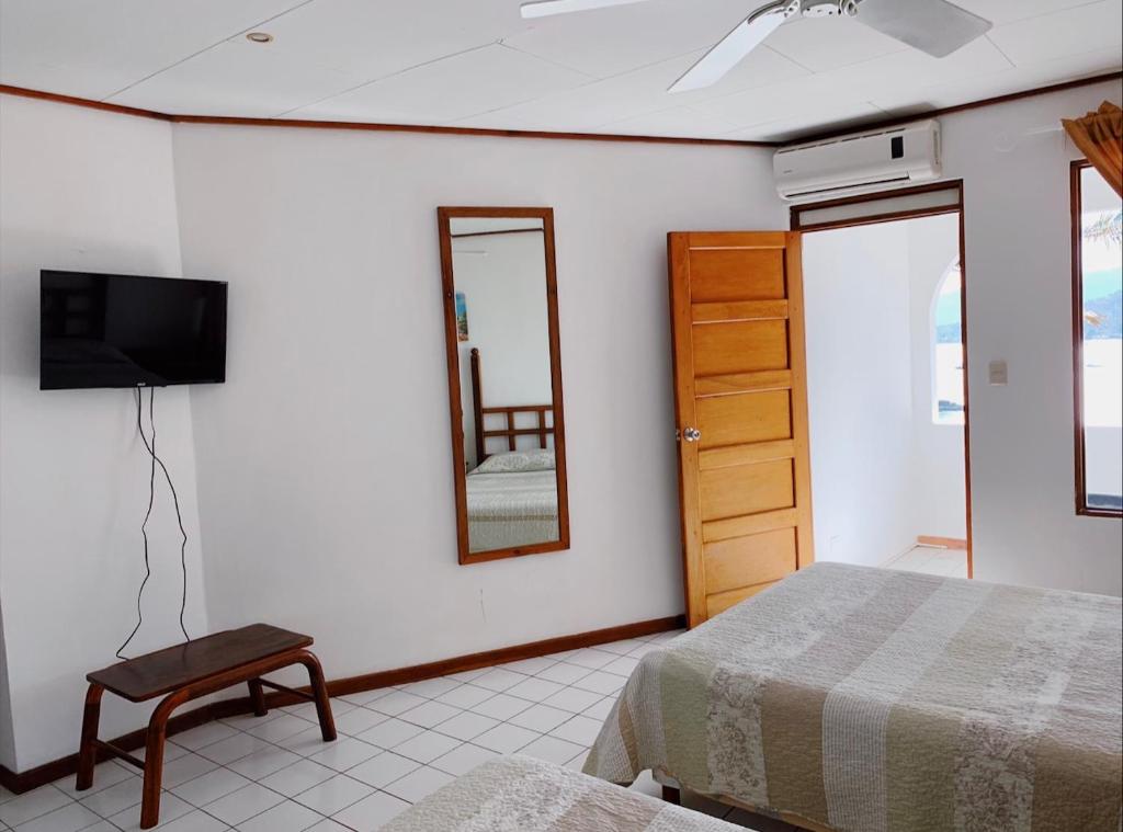 Postel nebo postele na pokoji v ubytování Flamingo Marina Hotel