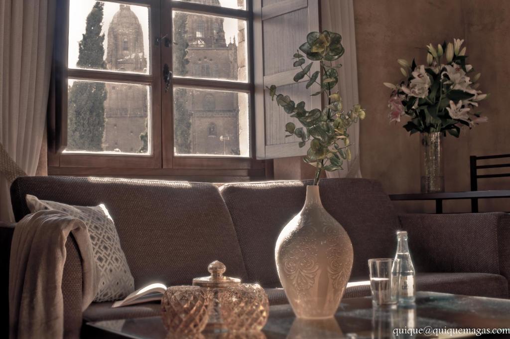 Posezení v ubytování Hospes Palacio de San Esteban, a Member of Design Hotels