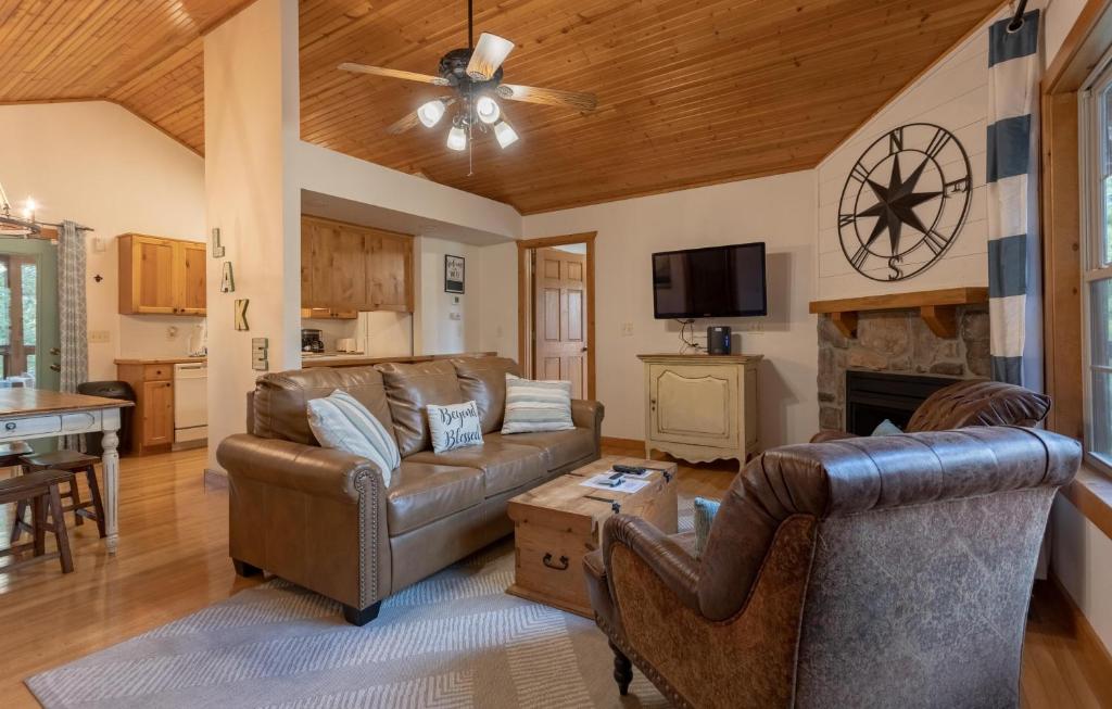 a living room with a couch and a fireplace at Paradise Lodge Home in Branson West