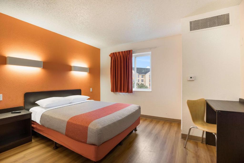 Motel 6-Orlando, FL - International Dr - 