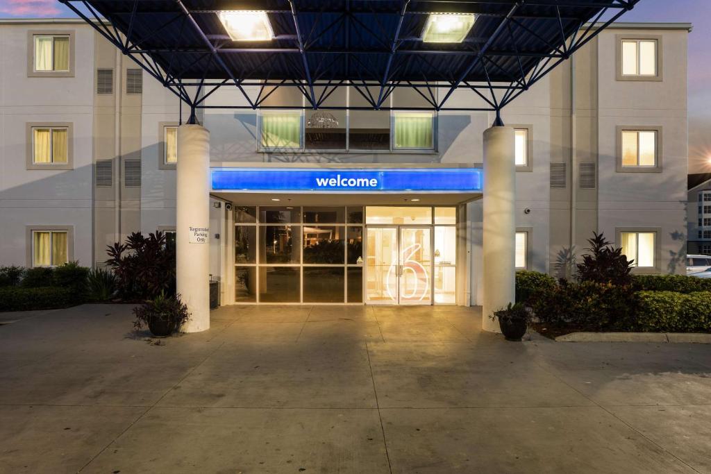 Motel 6-Orlando, FL - International Dr photo