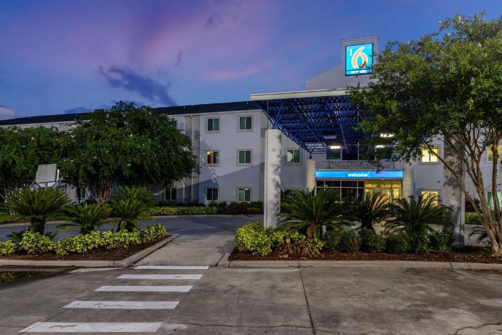 Motel 6-Orlando, FL - International Dr photo