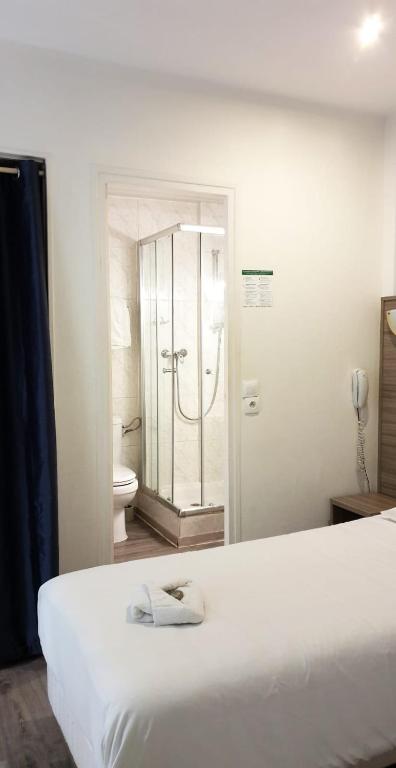 Panam Hotel PARIS GAMBETTA- Place Gambetta-Mairie du 20 emme - Resim 21