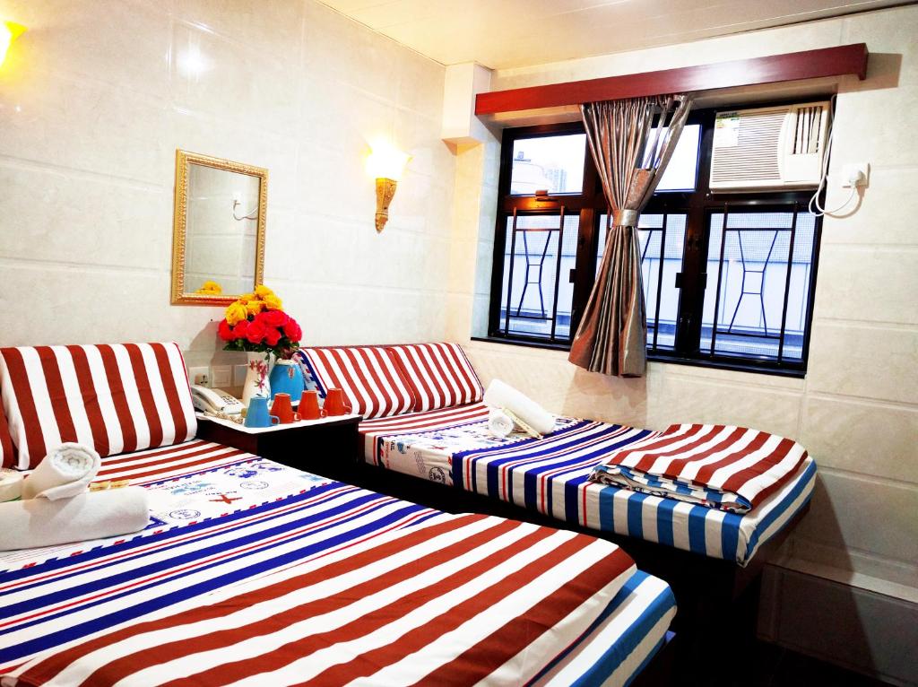 Fotografie z fotogalerie ubytování Hostel 16 PARIS GUEST HOUSE Block E Reception 10th floor v Hong Kongu