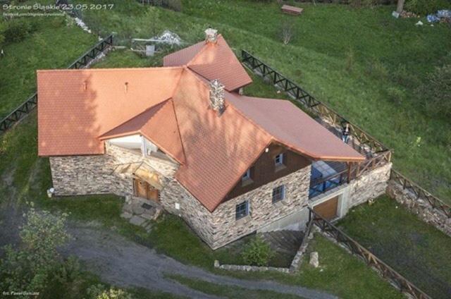 Budova, v ktorej sa dovolenkový dom nachádza
