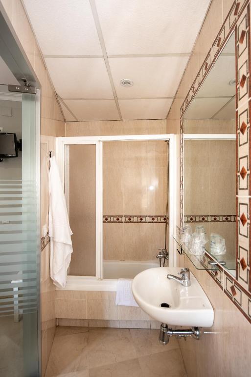 Koupelna v ubytování Hostal La Muralla