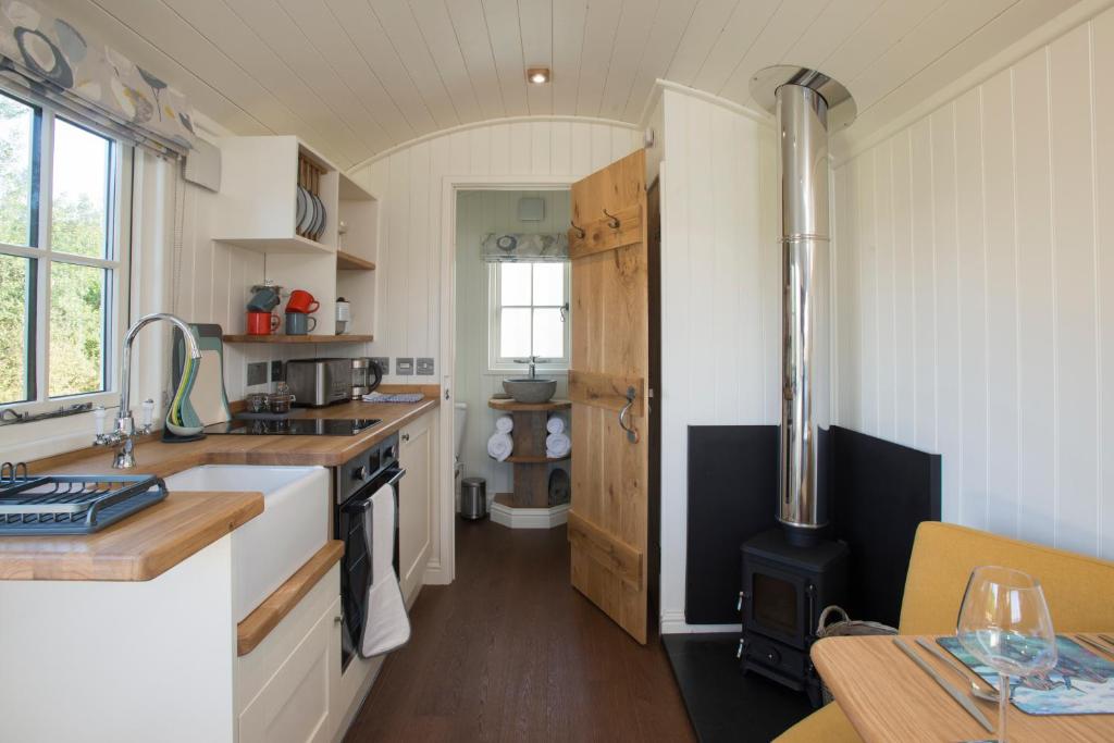 Kuchyň nebo kuchyňský kout v ubytování West Coast Hideaways