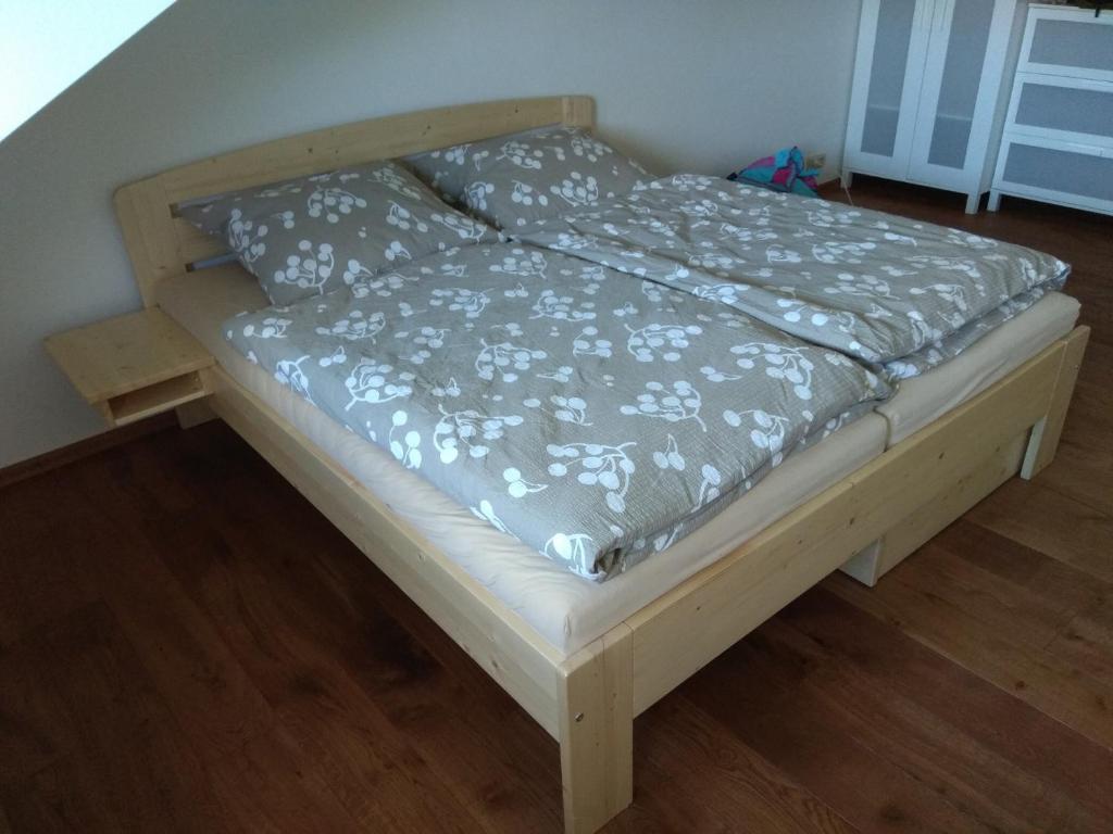 Postel nebo postele na pokoji v ubytování Apartmán Pivoňka