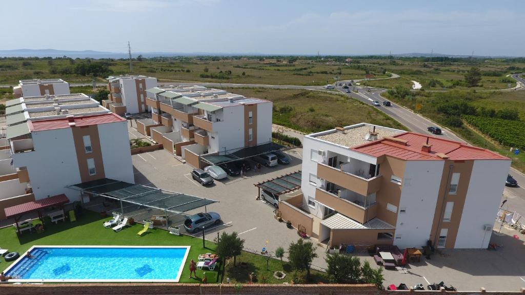 an aerial view of a building with a swimming pool at Apartment Village Nin in Nin