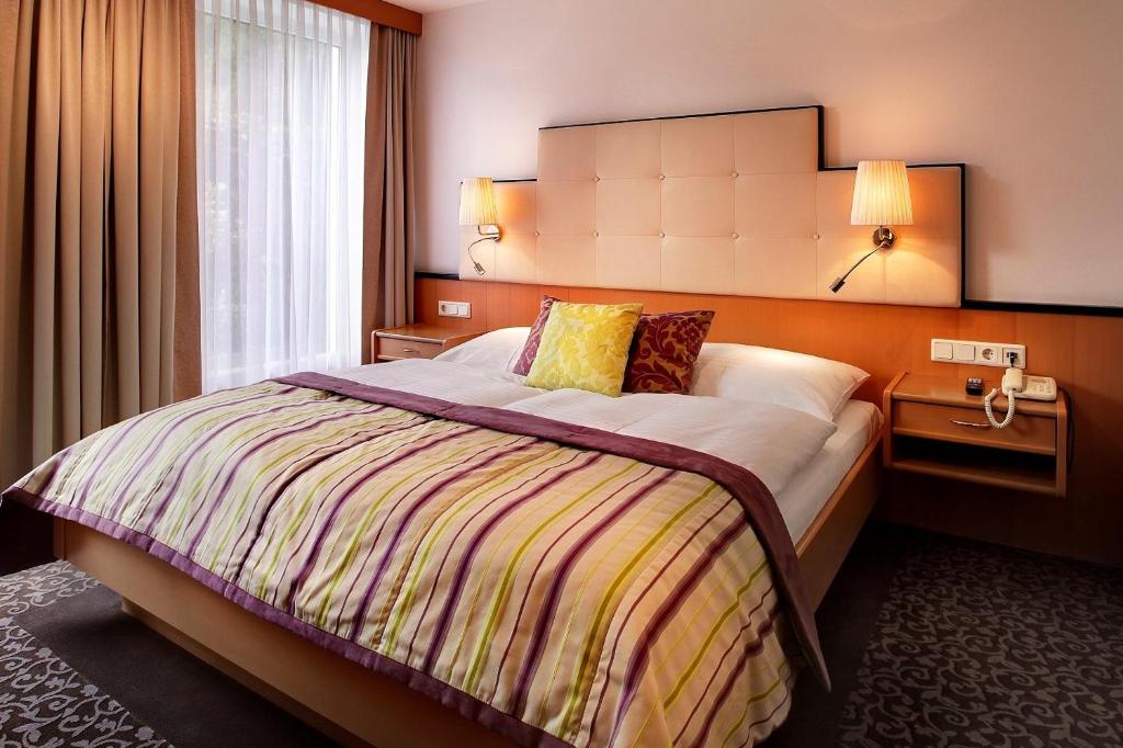 Postel nebo postele na pokoji v ubytování Strandhotel Alte Donau
