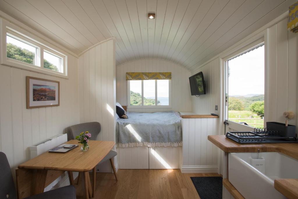 TV a/nebo společenská místnost v ubytování West Coast Hideaways