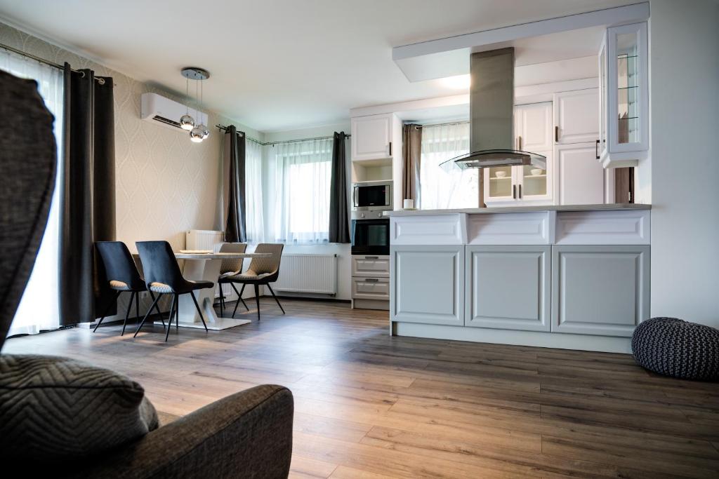 Liszt Ferenc Apartments - Housity