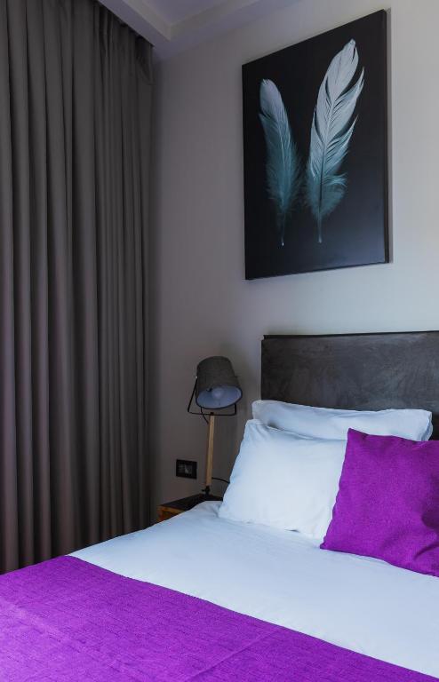 מיטה או מיטות בחדר ב-Kalvin Boutique Hotel by Levinsky Market Tel-Aviv