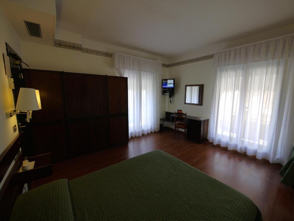 TV a/nebo společenská místnost v ubytování Hotel Piccadilly